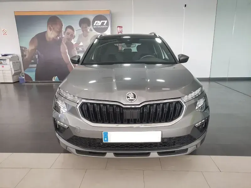 Usado Skoda Kamiq 115 CV (84 kW) 2025 Gris / plata SUV