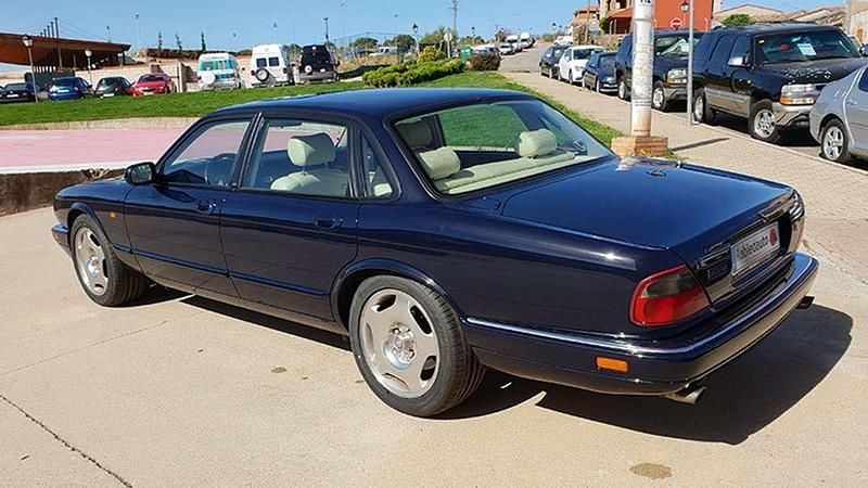 Usado Jaguar XJR S 322 CV (236 kW) 1995 Azul Berlina