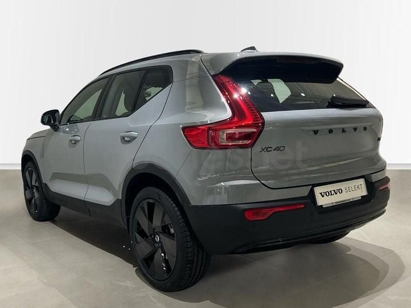 Nuevo Volvo XC40 Plus 163 CV (119 kW) 2025 Gris / plata SUV