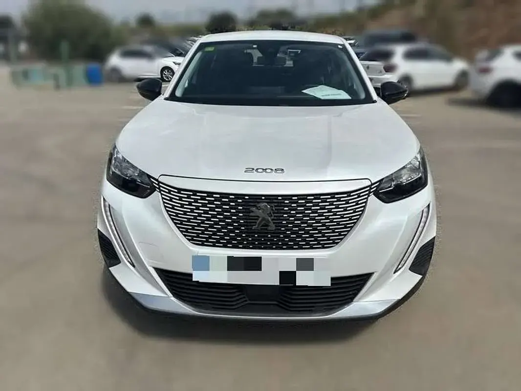 Usado Peugeot e-2008 Active 100 kW (136 CV) 2022 Blanco SUV