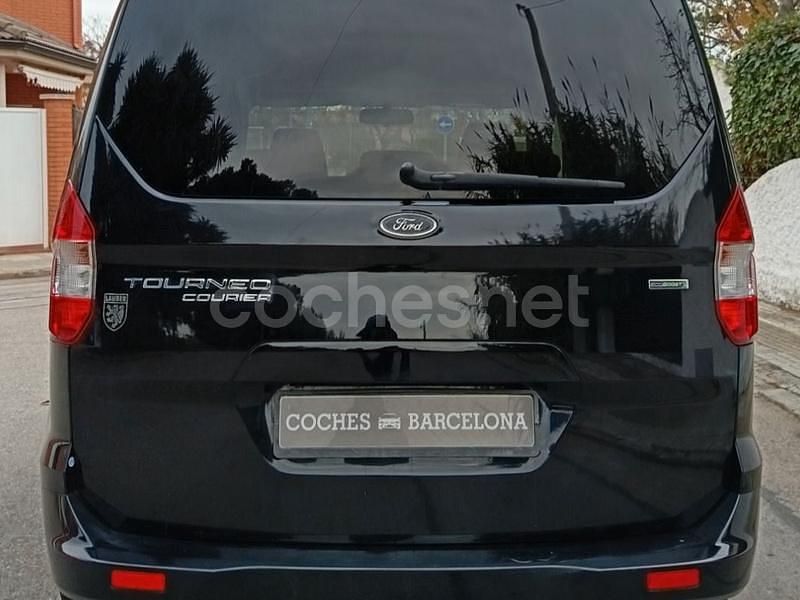 Usado Ford Tourneo Courier Titanium 100 CV (73 kW) 2016 Negro Monovolumen