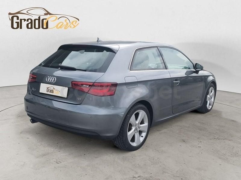 Usado Audi A3 Ambition 105 CV (77 kW) 2013 Gris / plata Berlina