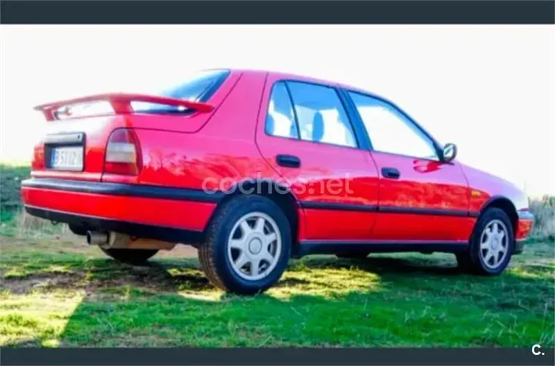 Usado Nissan Sunny 143 CV (105 kW) 1992 Rojo Berlina