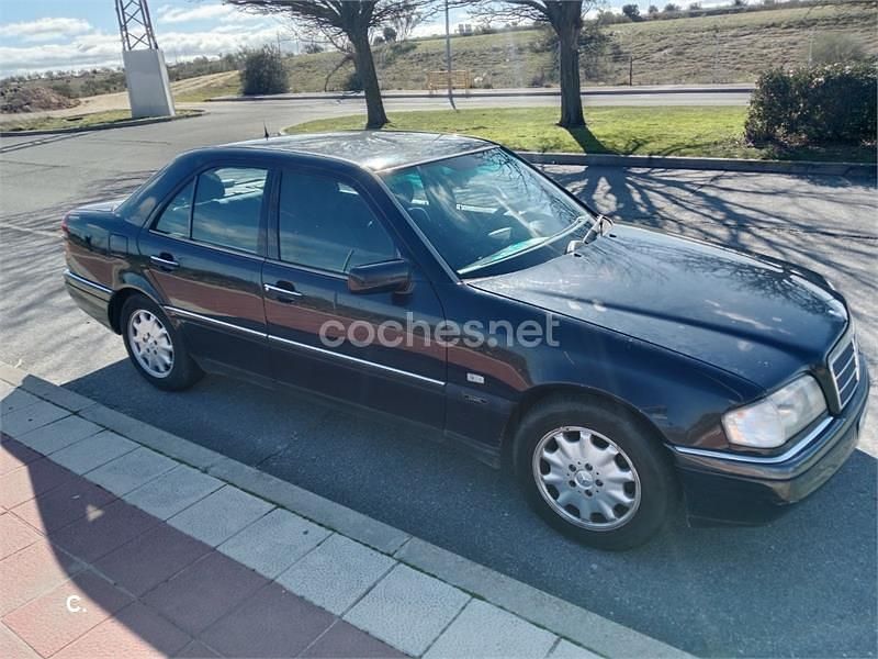 Usado Mercedes C250 Elegance 150 CV (110 kW) 1998 Negro Berlina