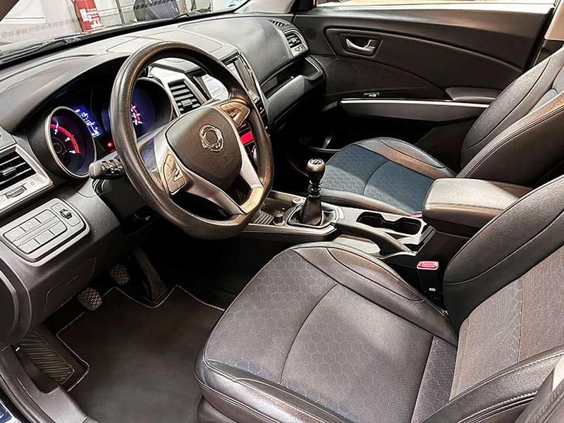 Usado Ssangyong (KGM) Tivoli 116 CV (85 kW) 2016 Azul SUV