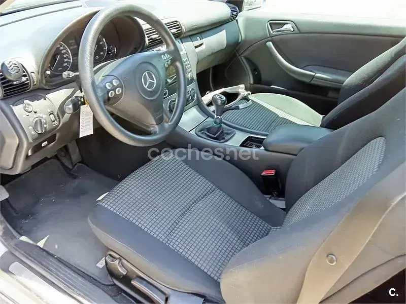Usado Mercedes C220 143 CV (105 kW) 2004 Negro Berlina