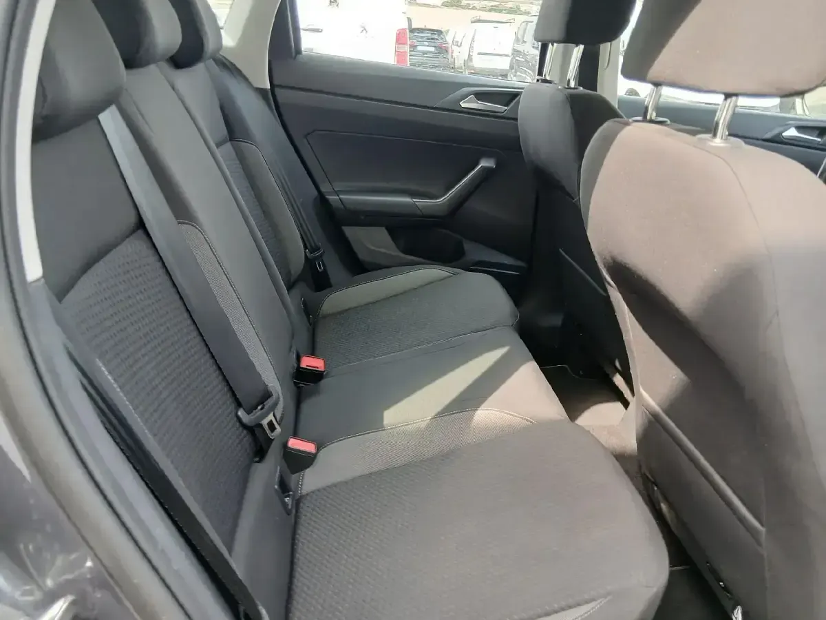 Usado VW Polo Life 95 CV (69 kW) 2022 Gris Utilitario