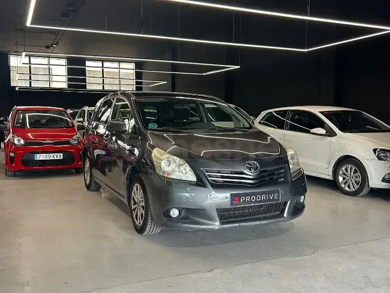 Usado Toyota Verso Active 132 CV (97 kW) 2011 Gris / plata Monovolumen
