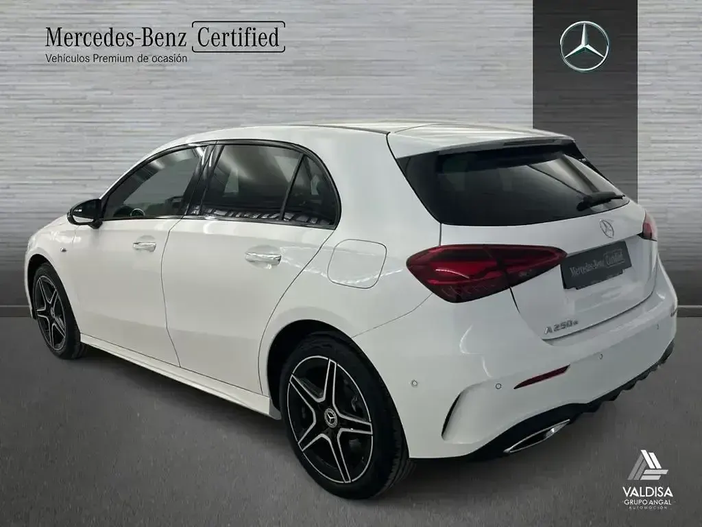 Usado Mercedes A250 AMG line 218 CV (160 kW) 2025 Blanco Berlina
