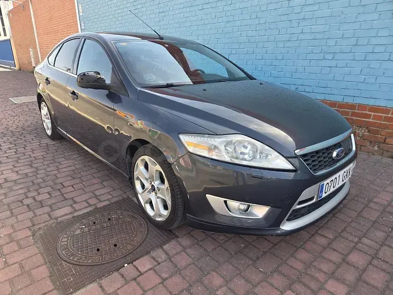 Usado Ford Mondeo Titanium S 203 CV (149 kW) 2010 Gris / plata Berlina