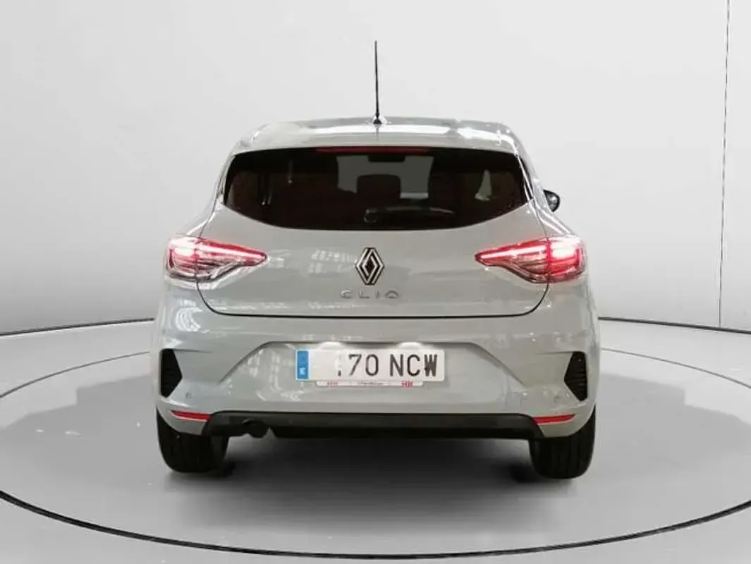 Usado Renault Clio Evolution 101 CV (74 kW) 2025 Gris Utilitario