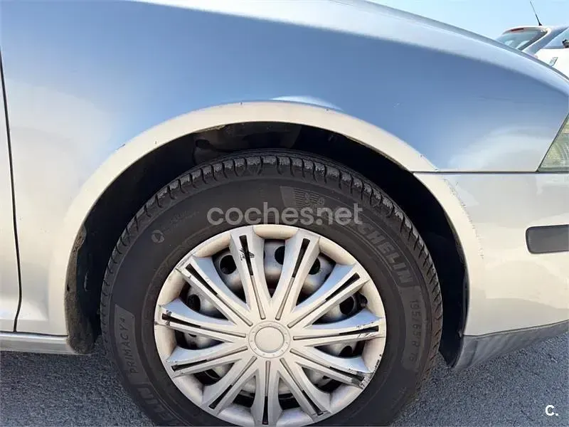 Usado Skoda Octavia Ambiente 110 CV (80 kW) 2004 Gris / plata Berlina