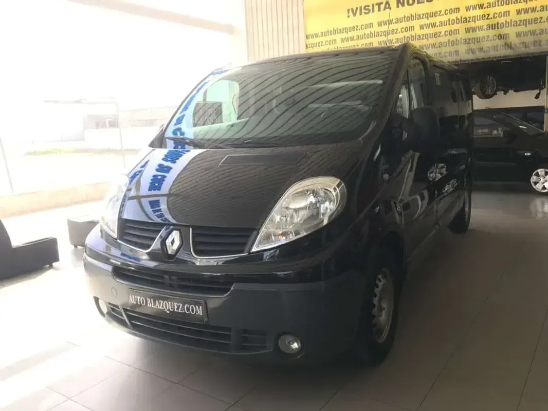 Usado Renault Trafic 90 CV (66 kW) 2013 Negro Monovolumen