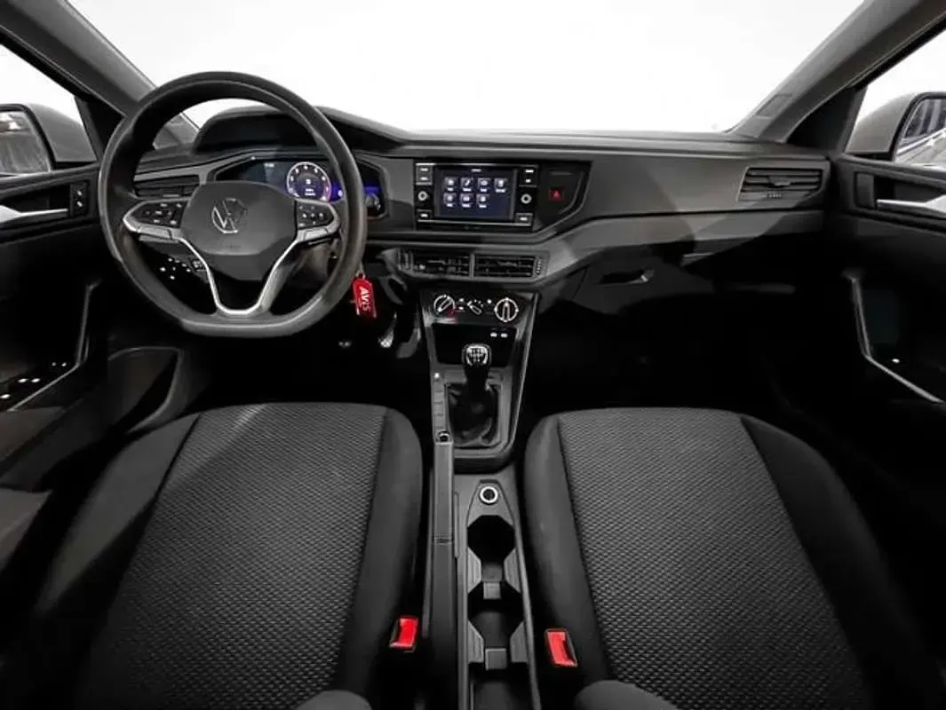 Usado VW Polo Trendline 95 CV (69 kW) 2022 Plateado Utilitario