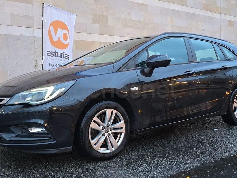 Usado Opel Astra Dynamic 136 CV (100 kW) 2016 Negro Familiar