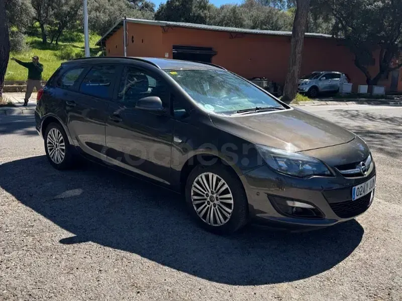 Usado Opel Astra Excellence 110 CV (80 kW) 2015 Gris / plata Familiar