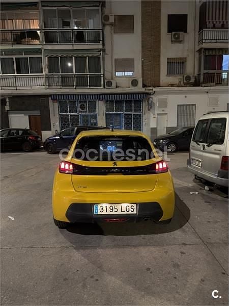 Usado Peugeot 208 Active 100 CV (73 kW) 2021 Amarillo Utilitario