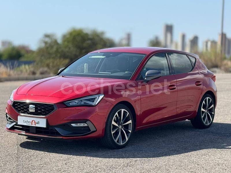 Granate Usado 2021 Seat Leon FR Berlina | 19.995 € (Precio justo) - Imagen 1/4
