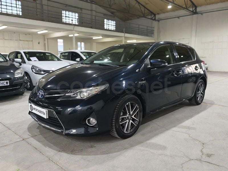 Usado Toyota Auris Hybrid 136 CV (100 kW) 2014 Negro Berlina