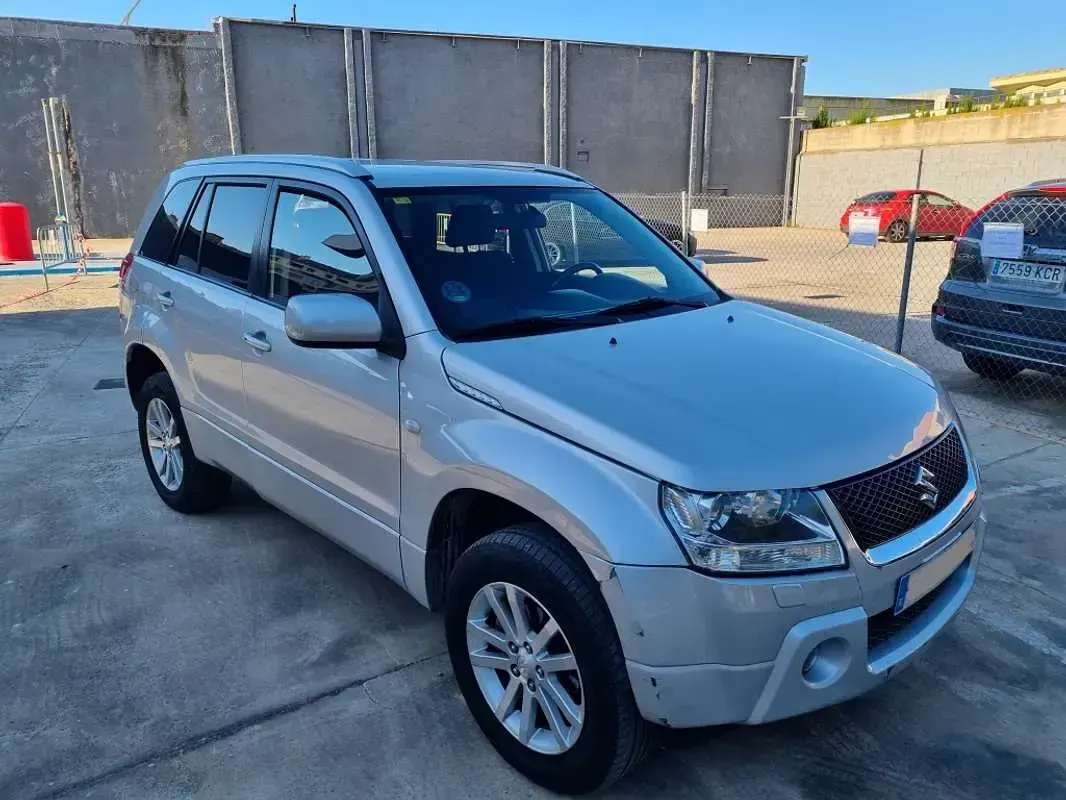 Usado Suzuki Grand Vitara 140 CV (102 kW) 2010 Gris SUV