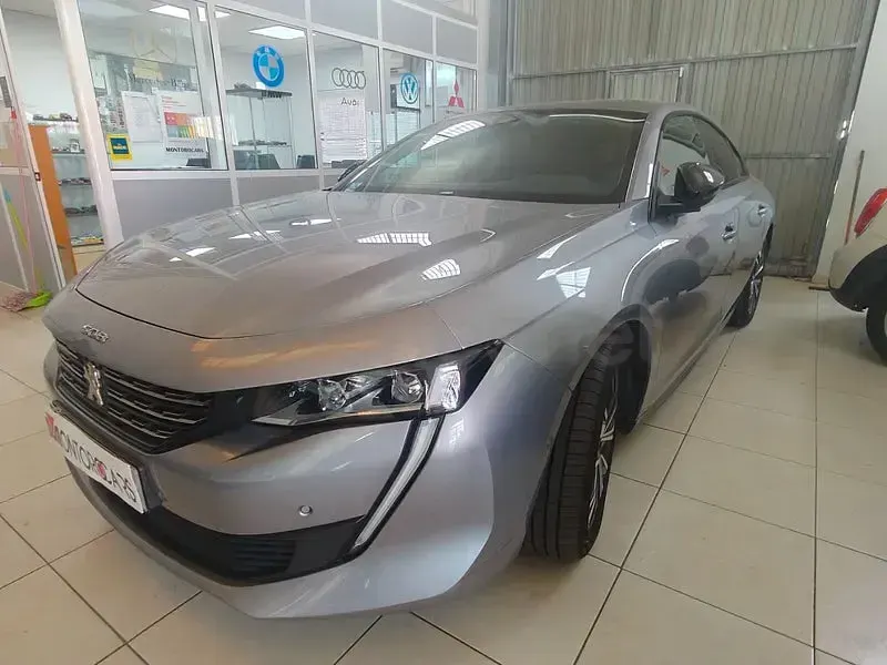 Usado Peugeot 508 Active 130 CV (95 kW) 2022 Gris / plata Berlina