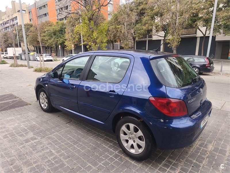 Usado Peugeot 307 110 CV (80 kW) 2003 Azul Berlina