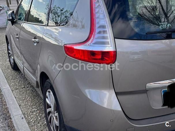 Usado Renault Grand Scénic III Dynamique 110 CV (80 kW) 2012 Marrón Monovolumen