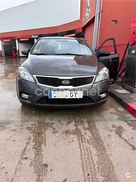 Gris / plata Usado 2010 Kia Ceed Plus Utilitario | 2600 € - Imagen 1/4