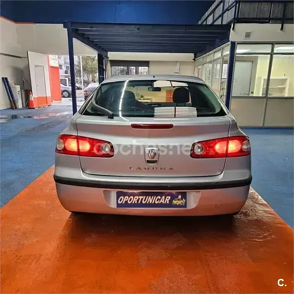Usado Renault Laguna II Dynamique 150 CV (110 kW) 2006 Gris / plata Berlina