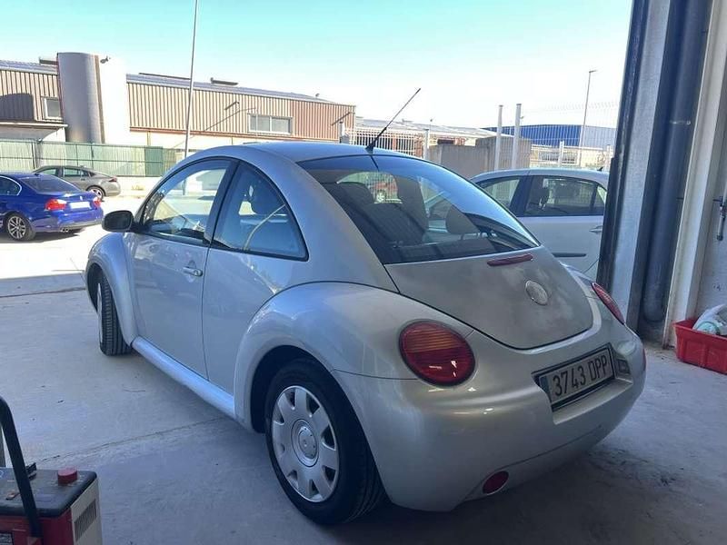 Usado VW Beetle 102 CV (75 kW) 2005 Gris Utilitario