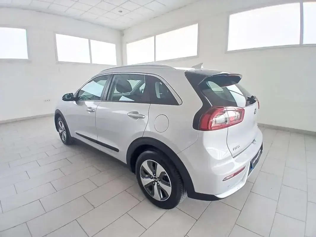 Używany Kia Niro 141 KM (103 kW) 2018 Szary SUV