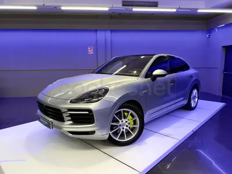 Usado Porsche Cayenne 462 CV (339 kW) 2019 Gris / plata SUV