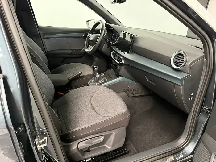 Usado Seat Arona Xperience 115 CV (84 kW) 2025 Gris SUV