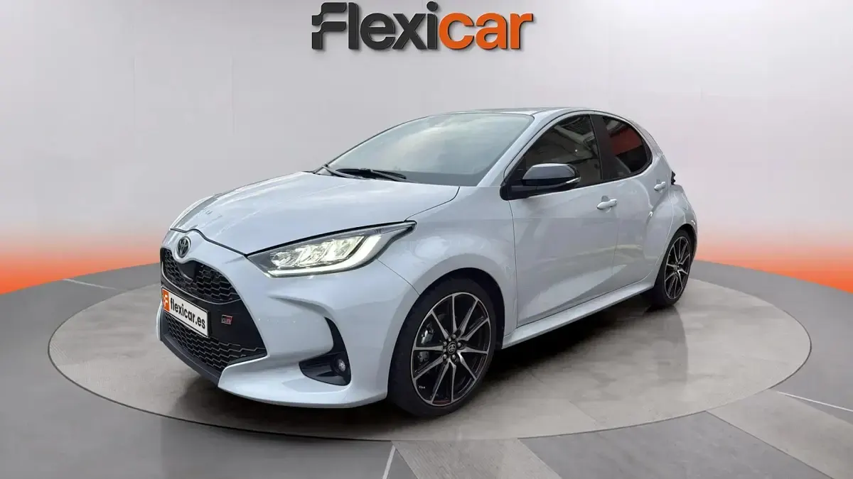 Usado Toyota Yaris Sport 116 CV (85 kW) 2023 Blanco Utilitario