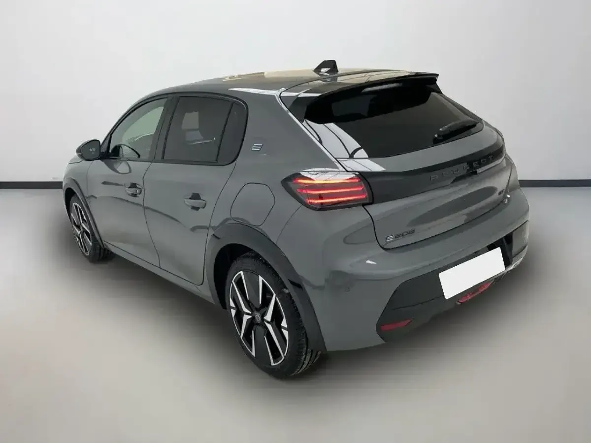 Nuevo Peugeot 208 GT 110 CV (80 kW) 2025 Gris / plata Utilitario