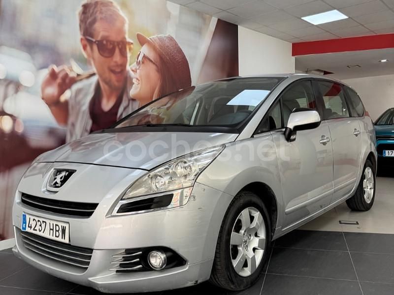 Gris / plata Usado 2012 Peugeot 5008 Active Monovolumen | 7990 € (Precio justo) - Imagen 1/4