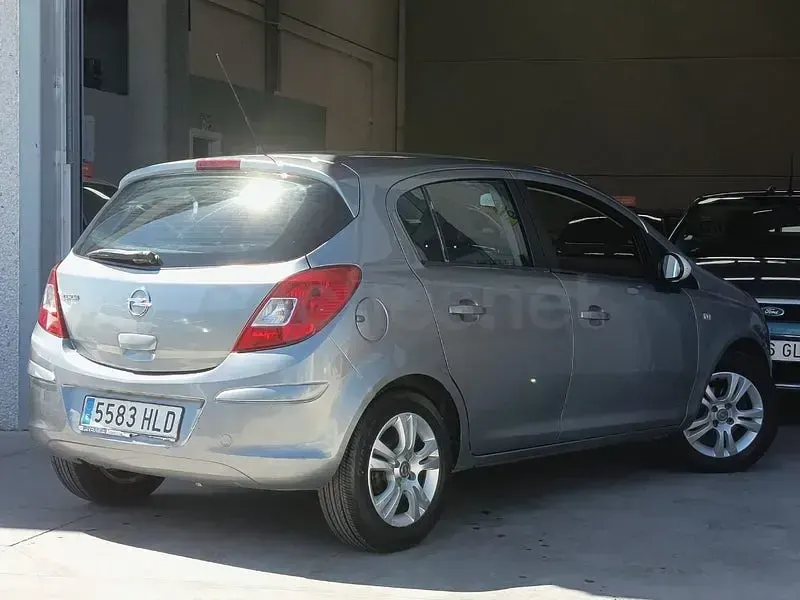 Usado Opel Corsa Selective 85 CV (62 kW) 2012 Gris / plata Utilitario