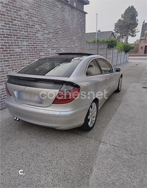 Usado Mercedes C220 143 CV (105 kW) 2001 Gris / plata Berlina