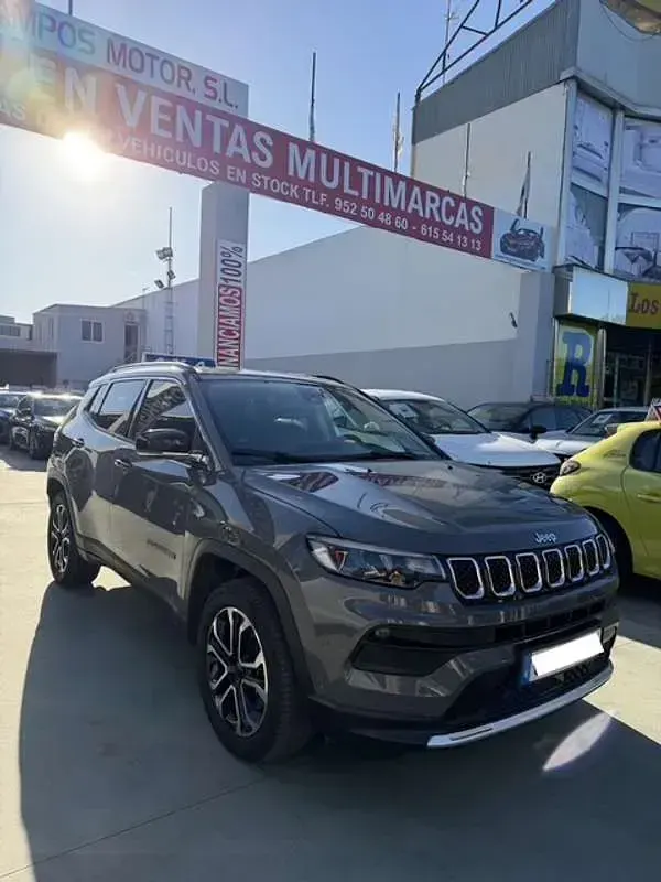 Usado Jeep Compass Limited 190 CV (139 kW) 2021 Gris SUV