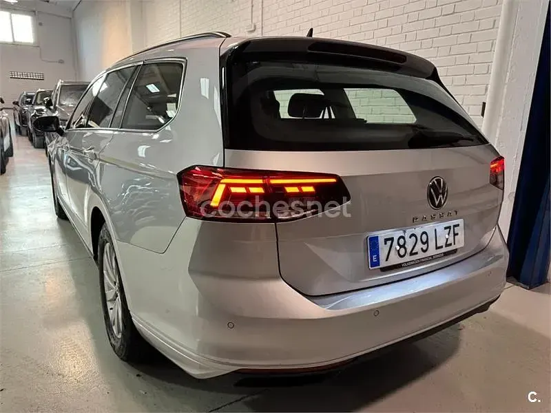 Usado VW Passat Business 122 CV (89 kW) 2022 Gris / plata Familiar