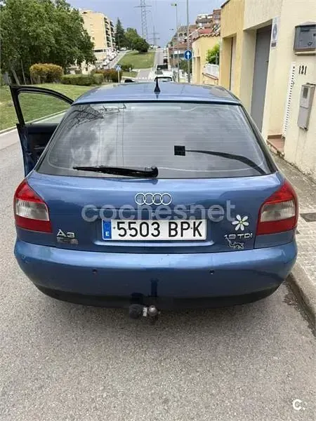 Usado Audi A3 Ambiente 100 CV (73 kW) 2001 Azul Utilitario