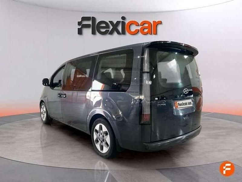 Usado Hyundai Staria 177 CV (130 kW) 2023 Gris Monovolumen