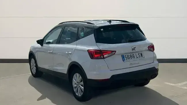 Usado Seat Arona Style Plus 110 CV (80 kW) 2021 Blanco SUV