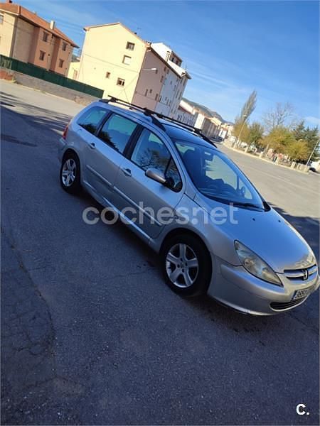 Usado Peugeot 307 110 CV (80 kW) 2004 Gris / plata Familiar