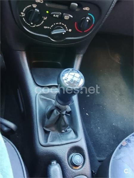 Usado Peugeot 206 60 CV (44 kW) 2000 Gris / plata Berlina