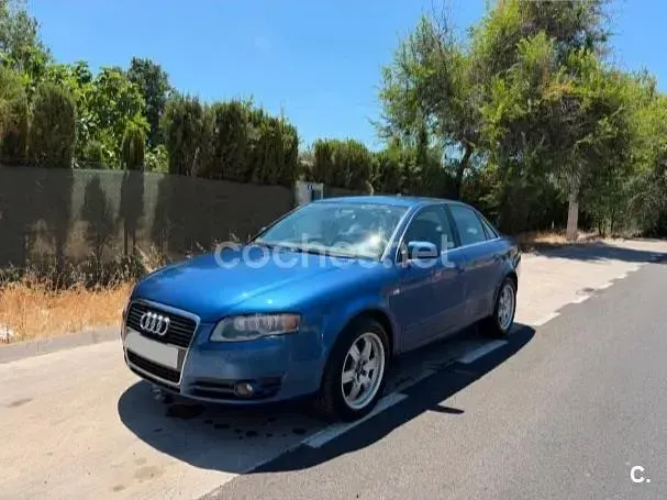 Usado Audi A4 140 CV (102 kW) 2005 Azul Berlina