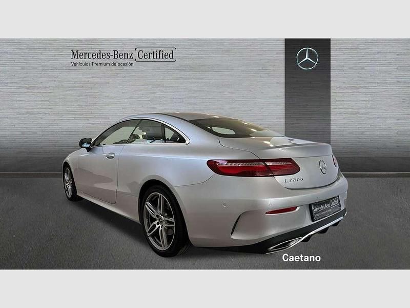 Usado Mercedes E220 194 CV (142 kW) 2020 Plateado Coupe