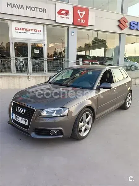 Usado Audi A3 Attraction 140 CV (102 kW) 2011 Gris / plata Utilitario