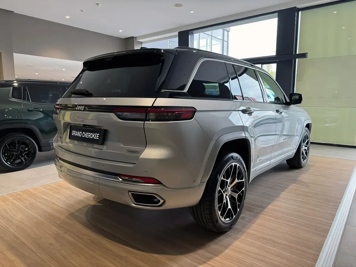Nuevo Jeep Grand Cherokee Summit 381 CV (280 kW) 2025 Gris SUV