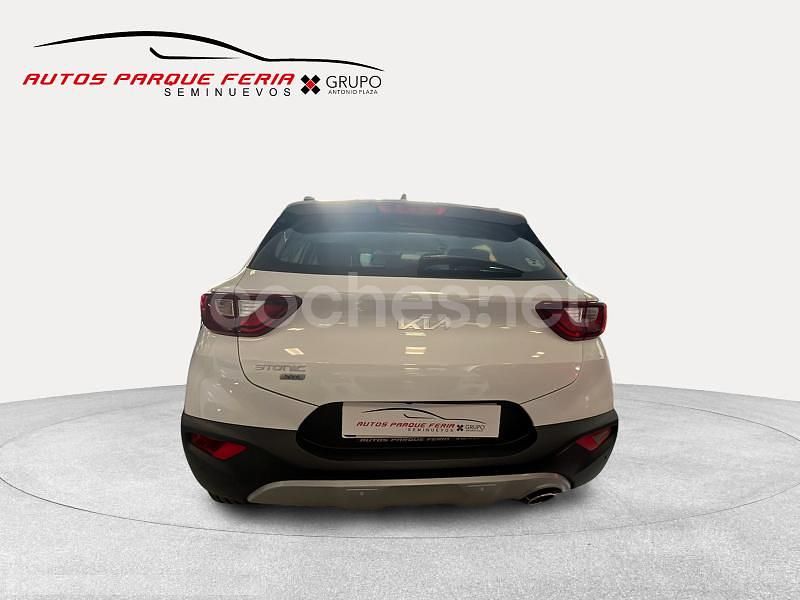 Usado Kia Stonic 100 CV (73 kW) 2024 Blanco SUV